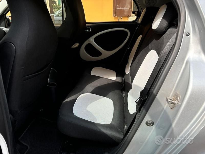 Usata Smart ForFour Passion 71 CV (52 kW) 2016 Bianco Utilitaria