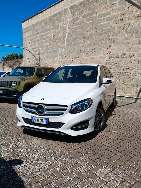 Usata Mercedes B200 Executive 135 CV (99 kW) 2017 Bianco Monovolume