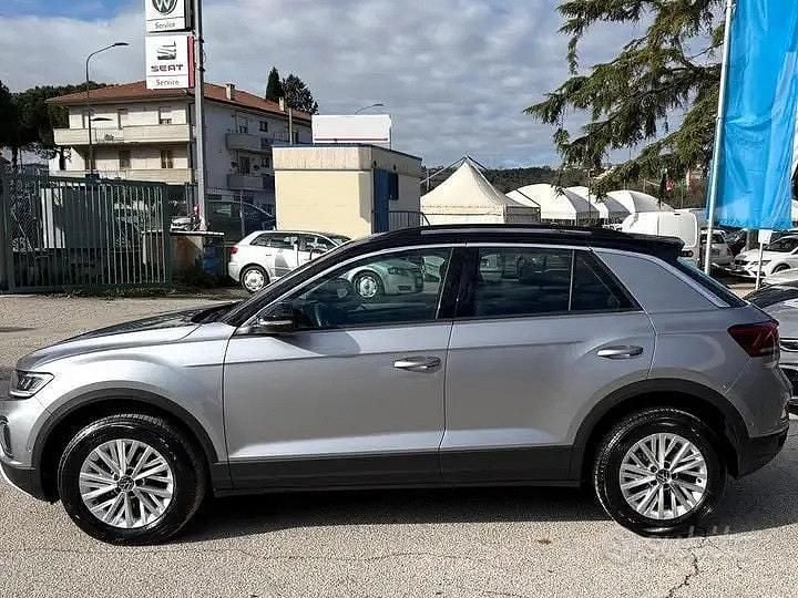 Usata VW T-Roc Life 116 CV (85 kW) 2025 Grigio silver SUV