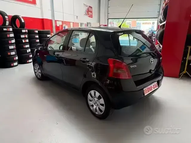 Usata Toyota Yaris 69 CV (50 kW) 2006 Nero Berlina