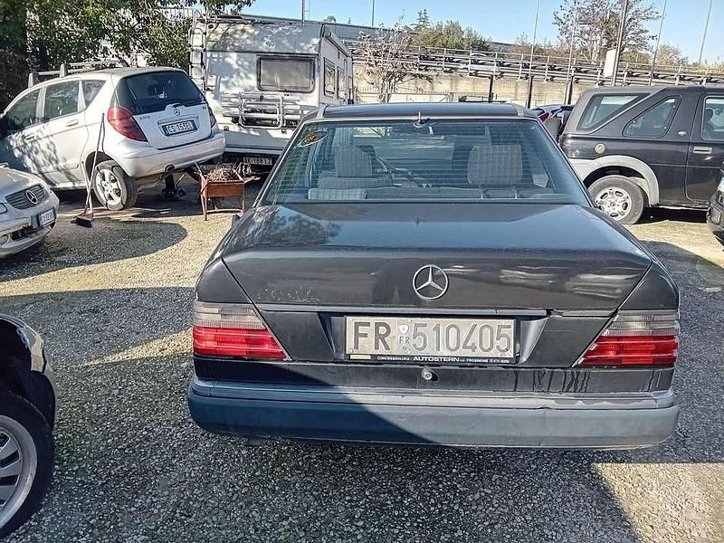 Usata Mercedes 200 136 CV (100 kW) 1993 Nero Berlina