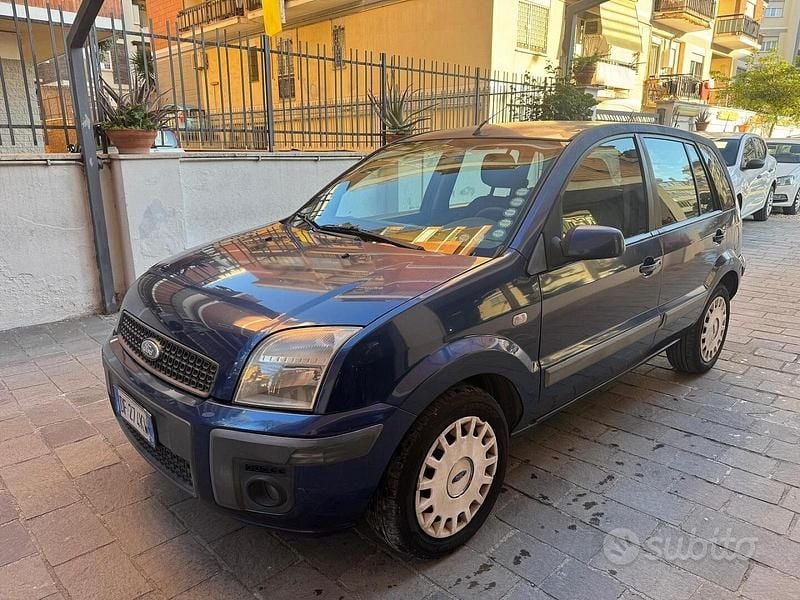 Usata Ford Fusion Collection 68 CV (50 kW) 2007 Blu Utilitaria