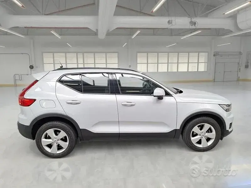 Usata Volvo XC40 Momentum 129 CV (94 kW) 2021 Grigio SUV