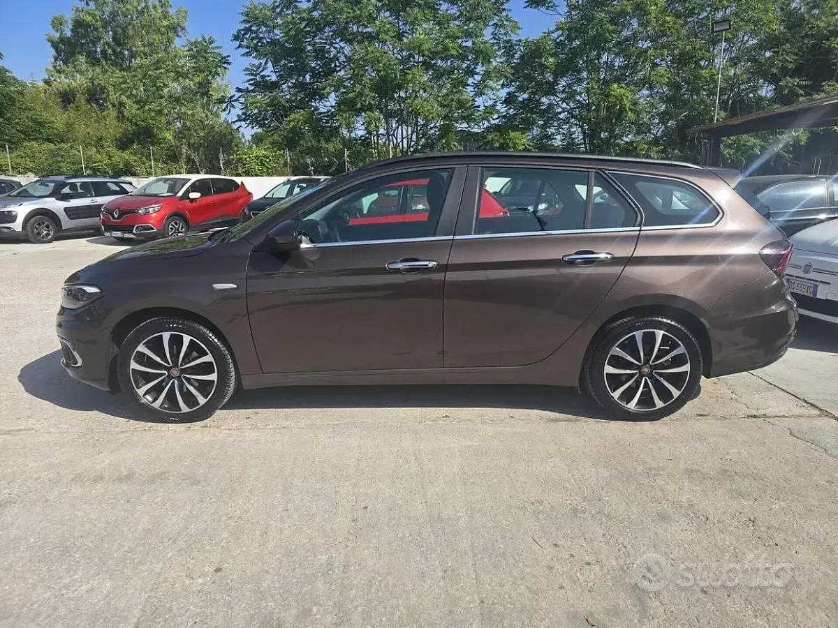 Usata Fiat Tipo S 120 CV (88 kW) 2020 Marrone Station wagon