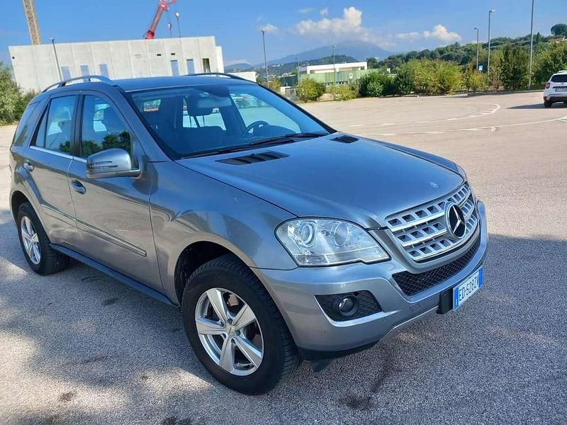 Usata 2010 Mercedes ML350 SUV | 13.900 € (Cara) - Immagine 1/4