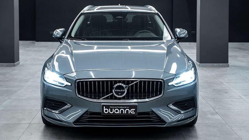 Usata Volvo V60 Plus 197 CV (144 kW) 2024 Grigio perlato metall Station wagon