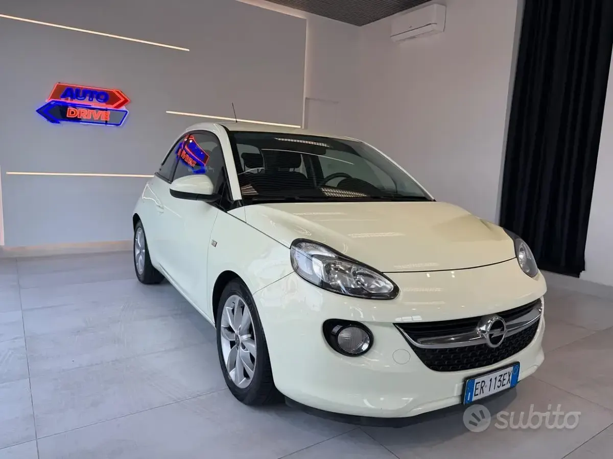 Usata Opel Adam Glam 69 CV (50 kW) 2013 Beige Utilitaria