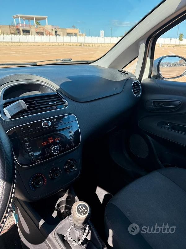 Usata Fiat Punto 75 CV (55 kW) 2015 Bianco Utilitaria