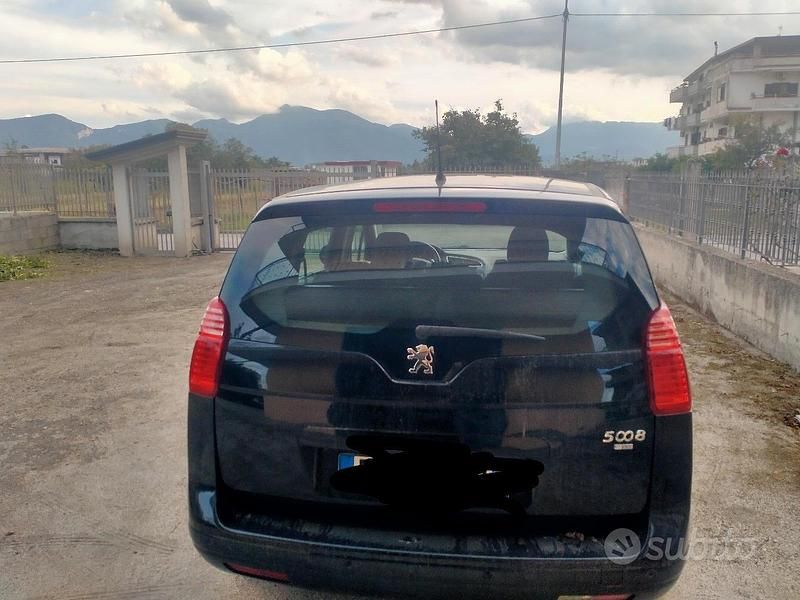 Usado Peugeot 5008 163 HP (119 kW) 2011 Preto Monovolume