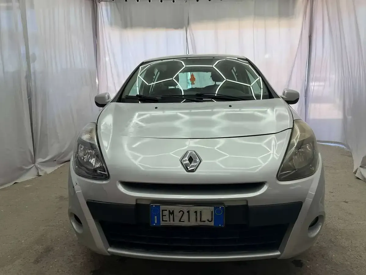 Usata Renault Clio III 75 CV (55 kW) 2012 Argento Berlina