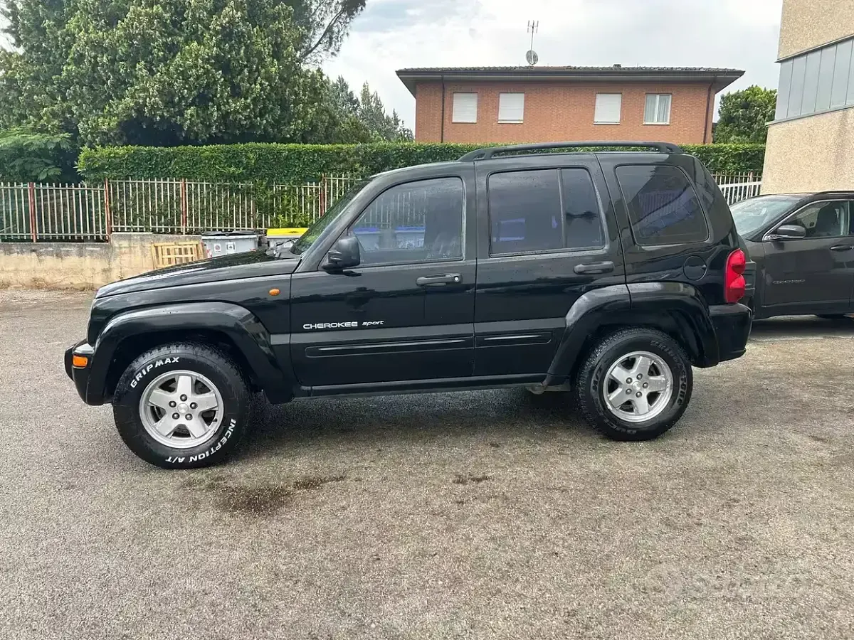 Usata Jeep Cherokee 143 CV (105 kW) 2003 Nero SUV