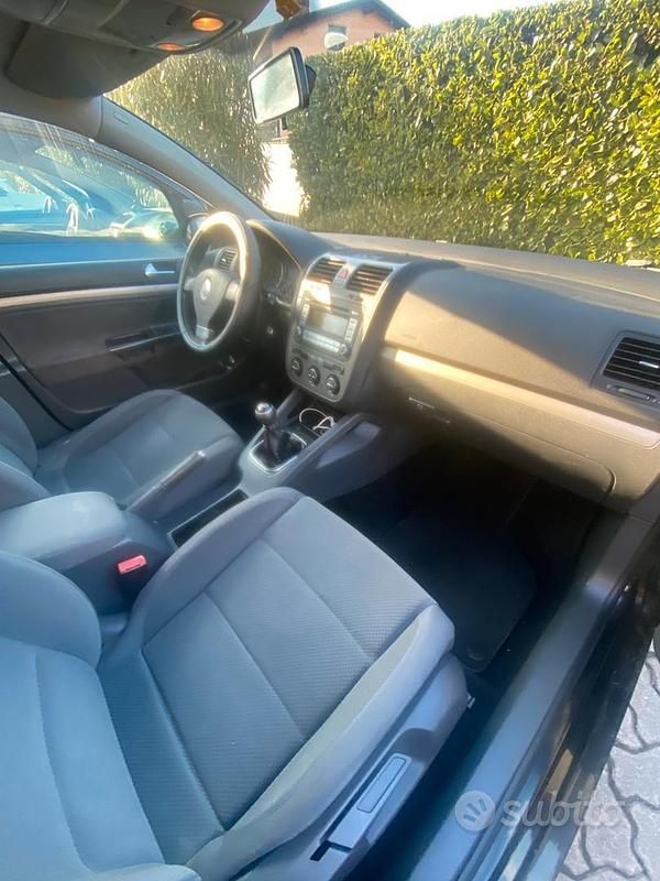 Usata VW Golf VI 102 CV (75 kW) 2008 Nero Utilitaria