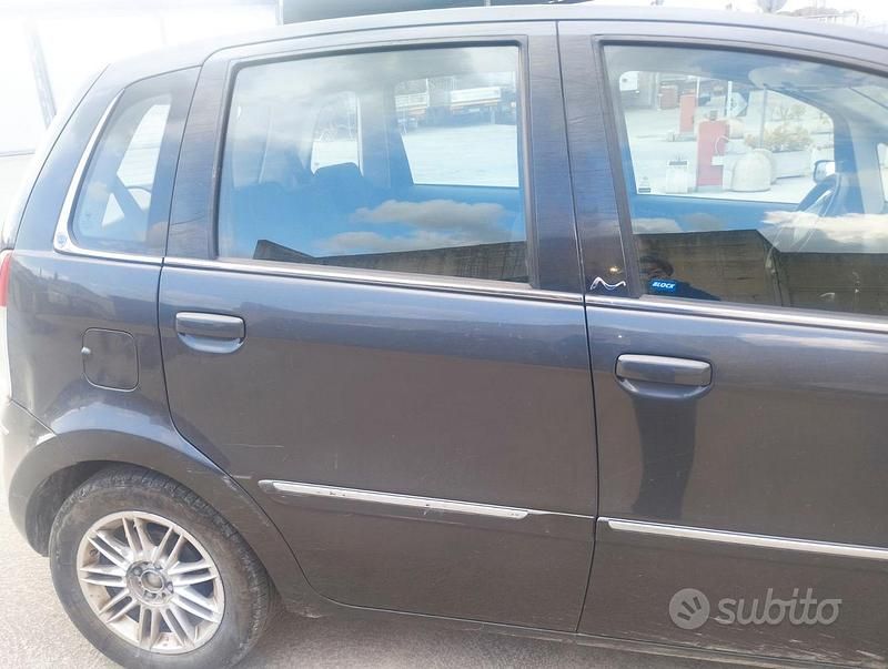 Usata Lancia Musa 90 CV (66 kW) 2008 Blu Monovolume