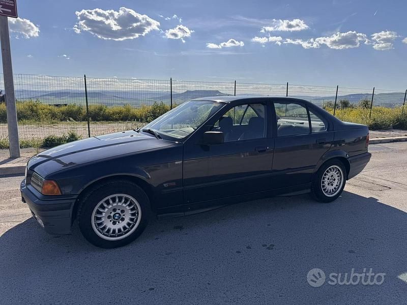 Usata BMW 318 116 CV (85 kW) 1993 Nero Berlina