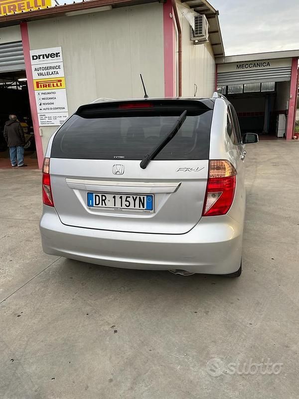 Usata Honda FR-V Comfort Plus 140 CV (102 kW) 2008 Argento Monovolume