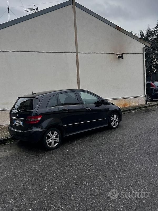 Usata Mercedes B180 109 CV (80 kW) 2008 Nero Monovolume