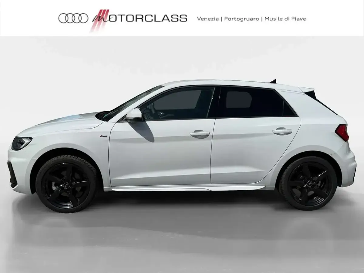 Nuova Audi A1 Sportback S-Line 116 CV (85 kW) 2026 Bianco ghiacciaio metallizzato Utilitaria