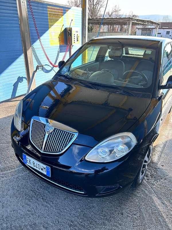 Usata Lancia Ypsilon 75 CV (55 kW) 2011 Nero Utilitaria