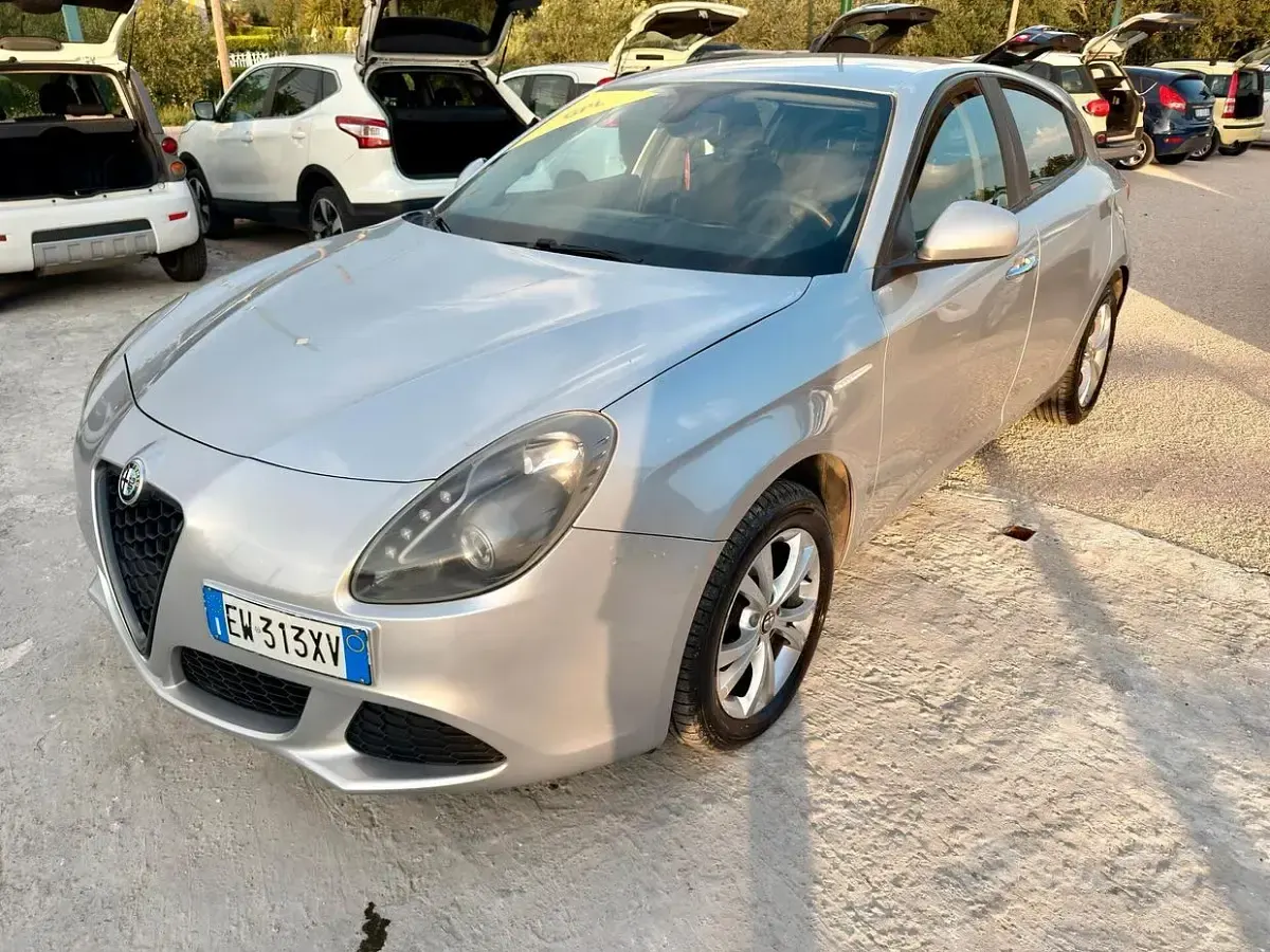 Usata Alfa Romeo Giulietta Progression 120 CV (88 kW) 2014 Grigio Utilitaria