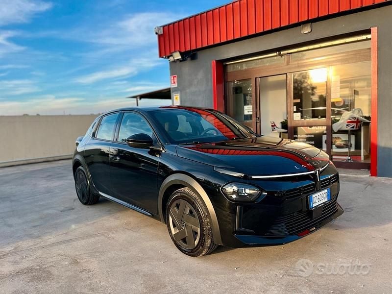 Usata Lancia Ypsilon 101 CV (74 kW) 2025 Nero Utilitaria