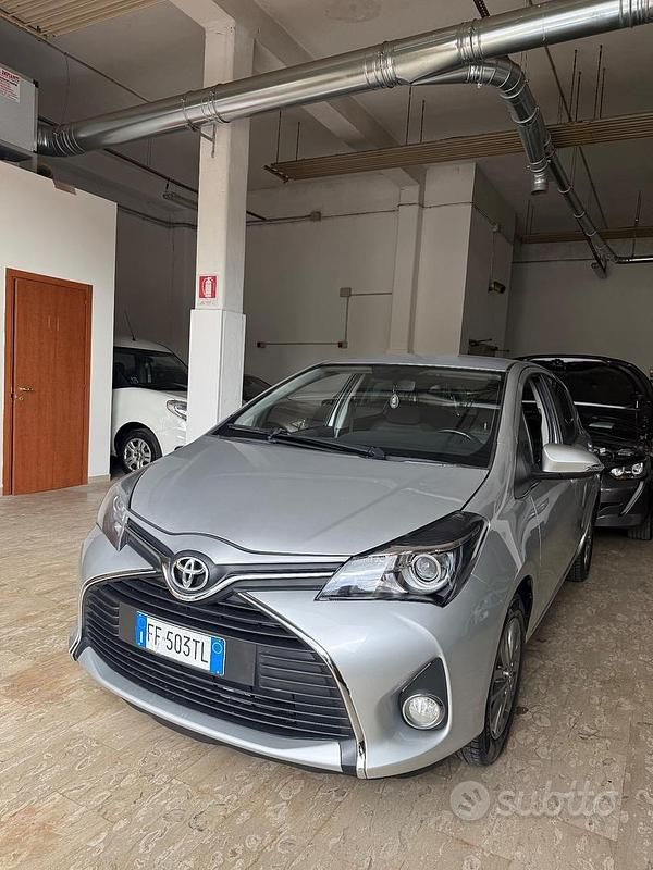 Usata Toyota Yaris 69 CV (50 kW) 2016 Grigio Berlina