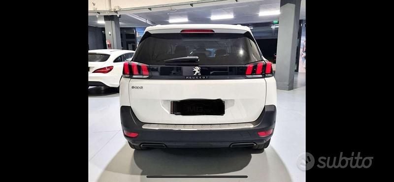 Usado Peugeot 5008 131 CV (96 kW) 2018 Blanco Monovolumen