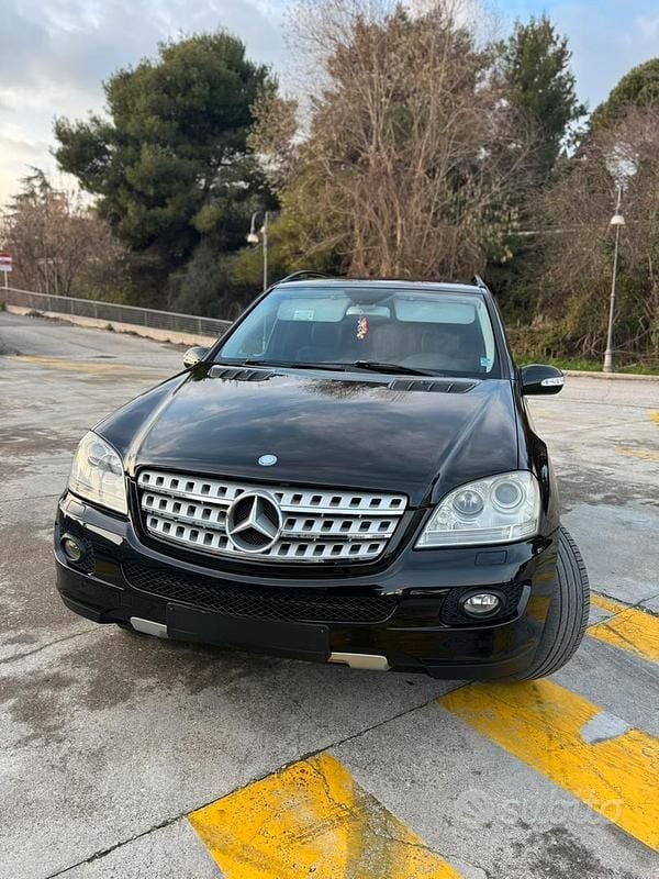 Usata Mercedes ML320 224 CV (164 kW) 2006 Nero SUV