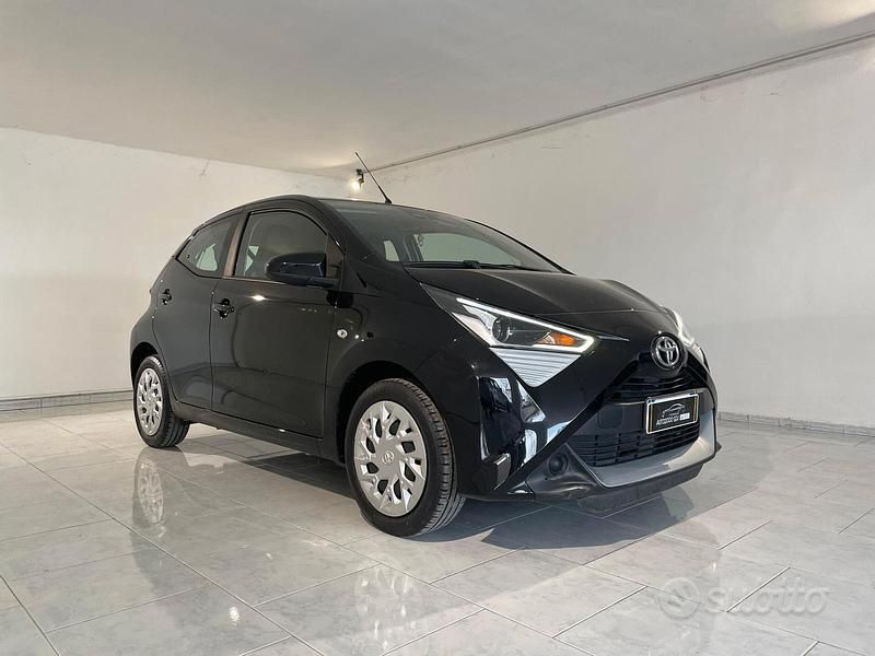 Nero Usata 2021 Toyota Aygo Connect Style Due volumi | 12.500 € (Buon prezzo) - Immagine 1/4
