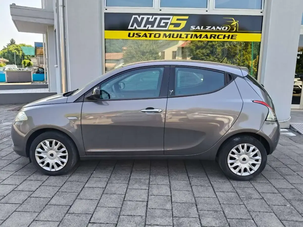 Usata Lancia Ypsilon Gold 69 CV (50 kW) 2014 Grigio Utilitaria