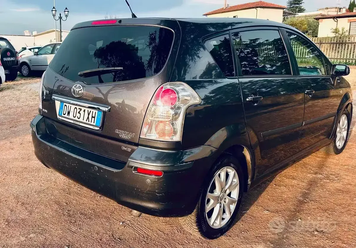 Usata Toyota Corolla Verso Sol 136 CV (100 kW) 2008 Grigio Monovolume