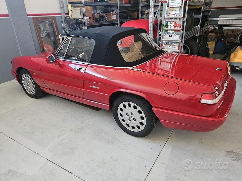 Usata Alfa Romeo Spider 122 CV (89 kW) 1991 Rosso Cabrio