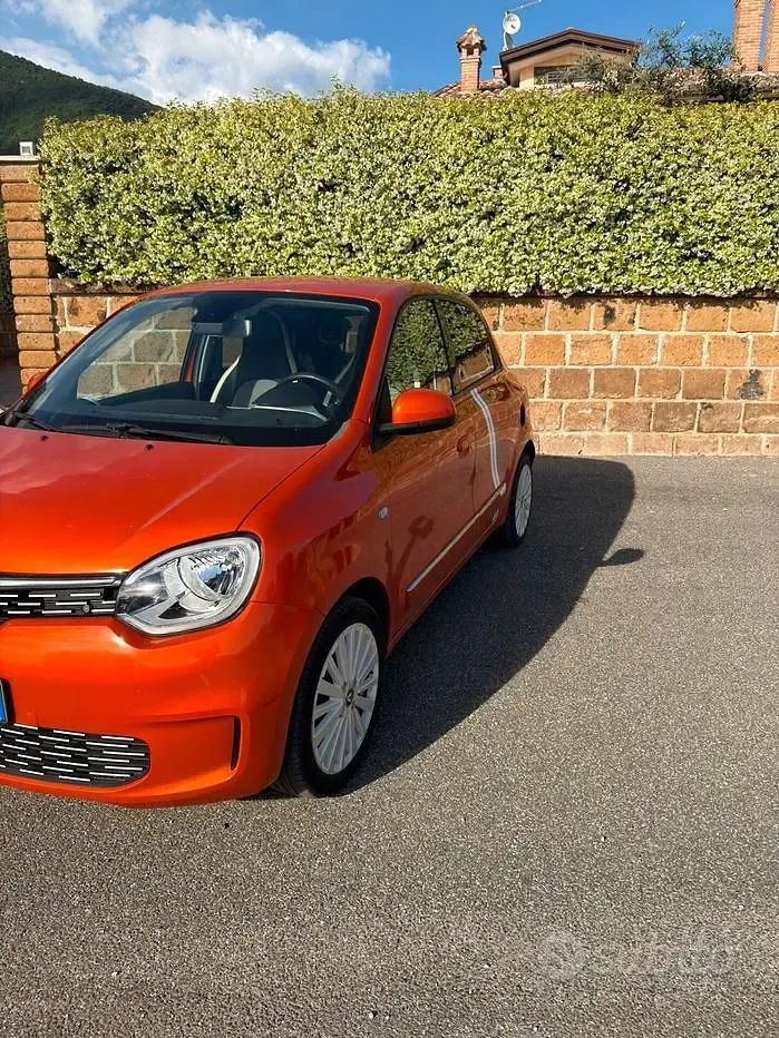 Usata Renault Twingo Vibes 30 kW (42 CV) 2020 Arancione Utilitaria