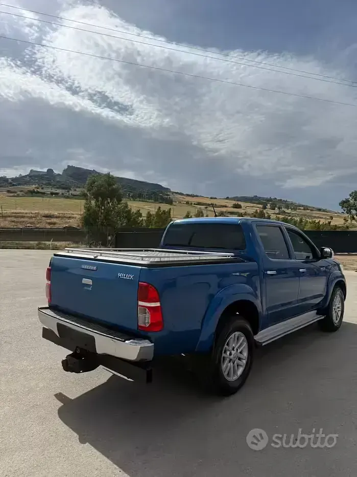 Usata Toyota HiLux 171 CV (125 kW) 2012 Blu Pick-up
