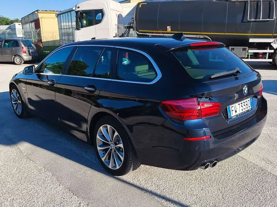 Usata BMW 525 Luxury Line 218 CV (160 kW) 2014 Blu/azzurro Station wagon