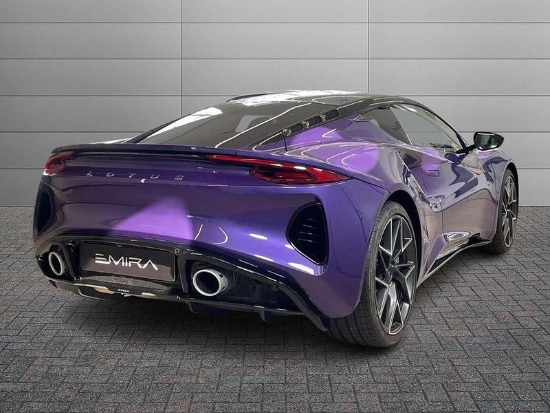 Nuova Lotus Emira 405 CV (297 kW) 2026 Viola haze Coupé