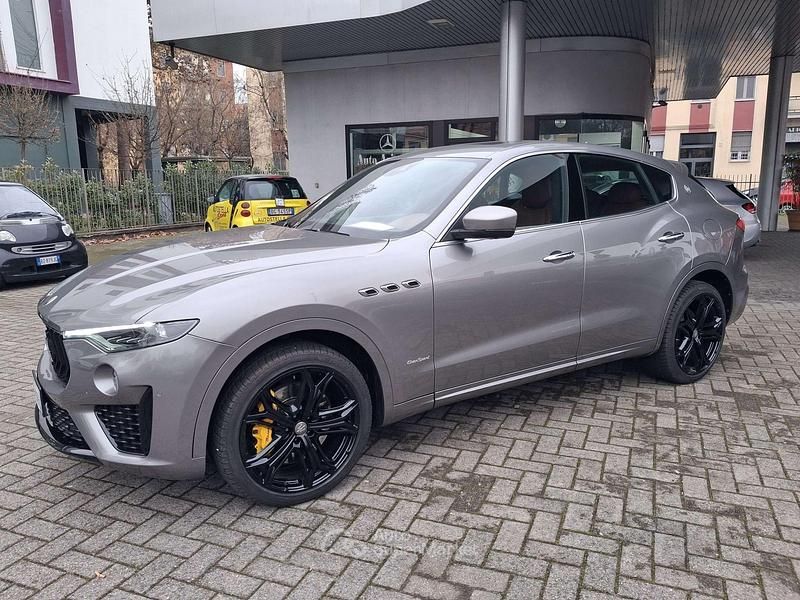 Usata Maserati Levante 349 CV (256 kW) 2020 Grigio SUV