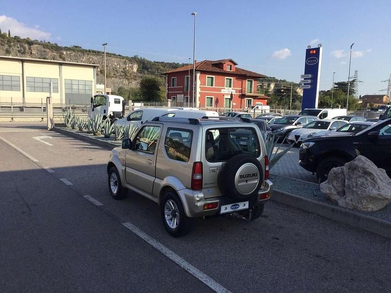 Usata Suzuki Jimny 86 CV (63 kW) 2009 Bronzo SUV