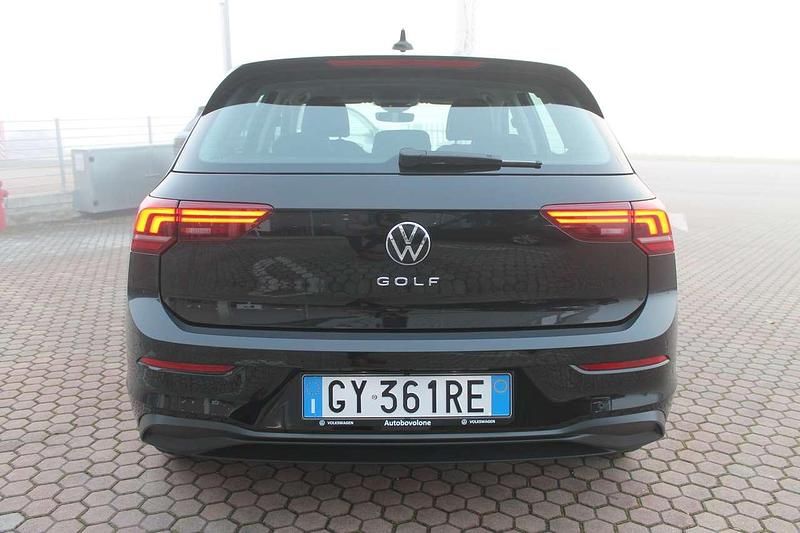 Usata VW Golf VIII Life 116 CV (85 kW) 2025 Nero perl Berlina