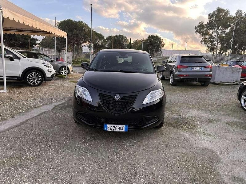Nero Usata 2015 Lancia Ypsilon Due volumi | 5200 € (Buon prezzo) - Immagine 1/4