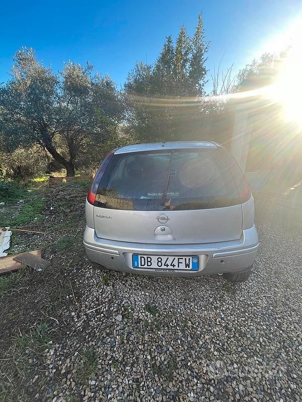 Usata Opel Corsa 2006 Grigio Berlina