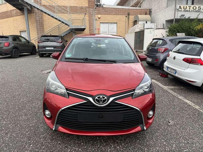 Usata Toyota Yaris Style 90 CV (66 kW) 2014 Amaranto Berlina