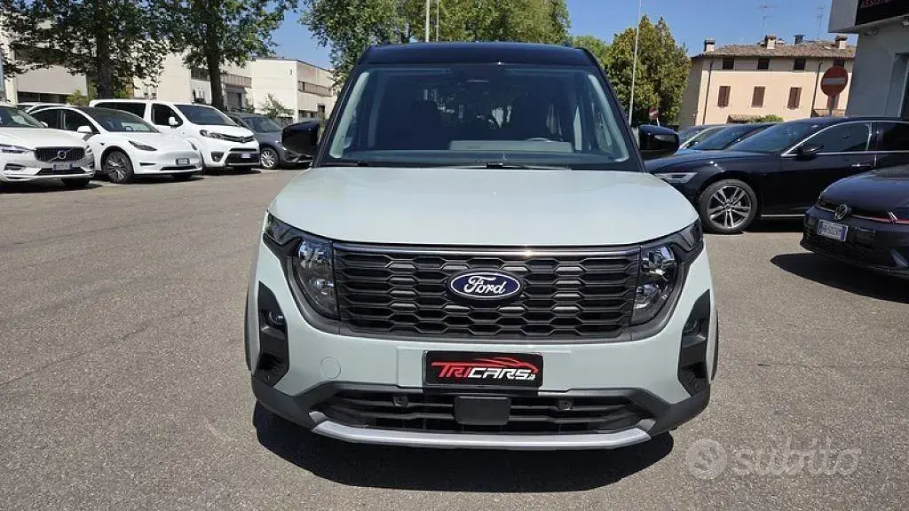 Usata Ford Tourneo Courier Active 125 CV (91 kW) 2024 Grigio Monovolume