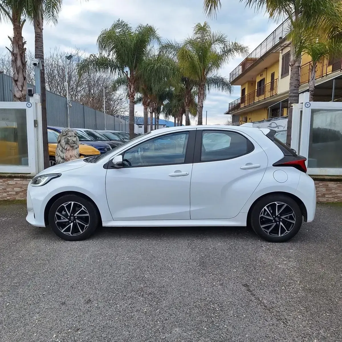 Usata Toyota Yaris Hybrid Trend 92 CV (67 kW) 2022 Bianco Berlina