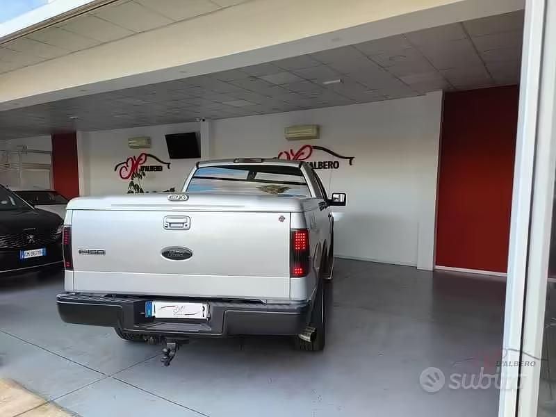 Begagnad Ford F-150 Lariat 300 HK (220 kW) 2007 Grå Pickup