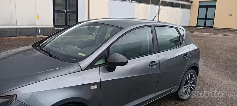 Usata Seat Ibiza 81 CV (59 kW) 2012 Grigio Berlina