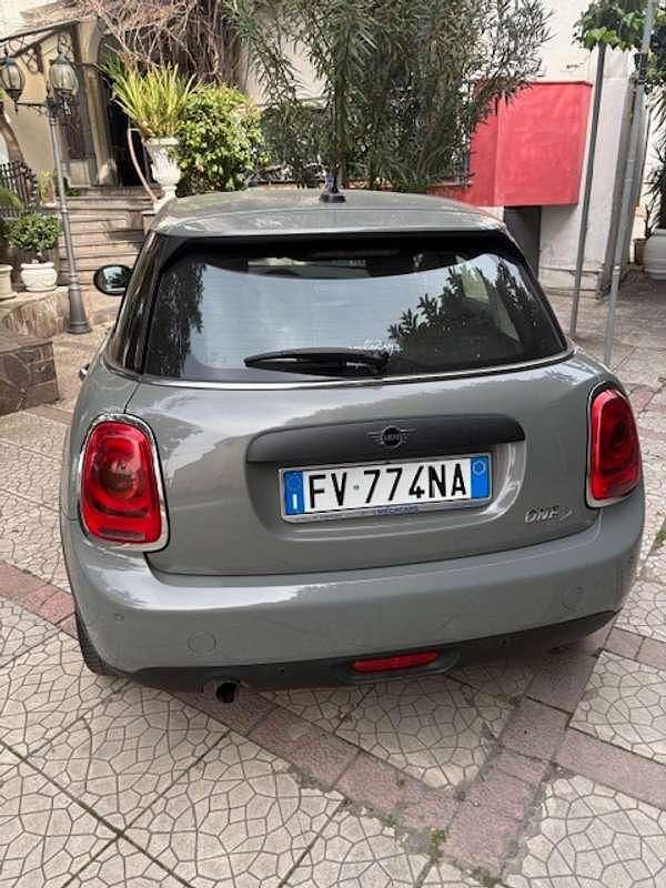 Usata Mini Cooper D 116 CV (85 kW) 2019 Verde Utilitaria