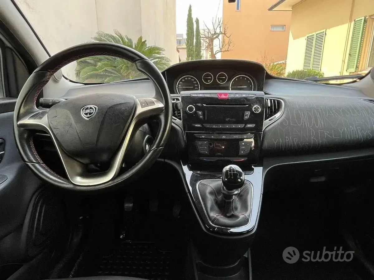 Usata Lancia Ypsilon 85 CV (62 kW) 2013 Bianco Utilitaria