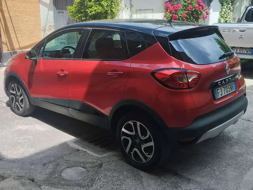 Usata Renault Captur 90 CV (66 kW) 2017 Rosso SUV