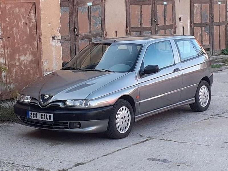 Usata Alfa Romeo 145 129 CV (94 kW) 1995 Utilitaria