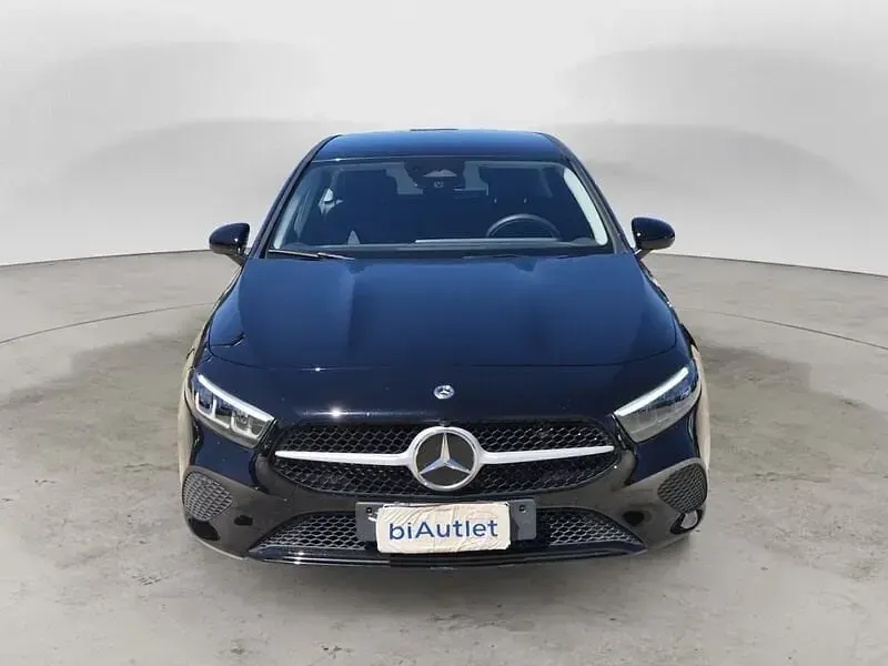 Usata Mercedes A180 Business 116 CV (85 kW) 2023 Nero Utilitaria